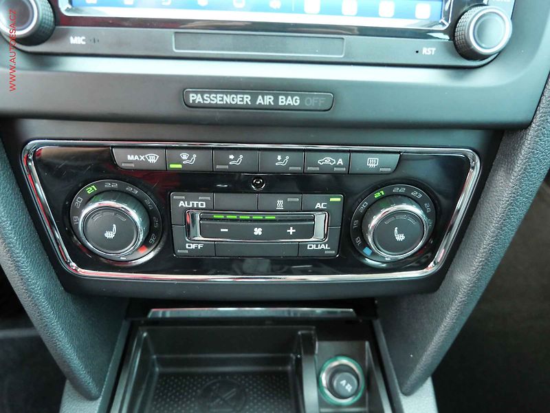Škoda Superb (2012) 3.6 FSi 4x4, ČR, L&K, DSG - fotka 19 z 33
