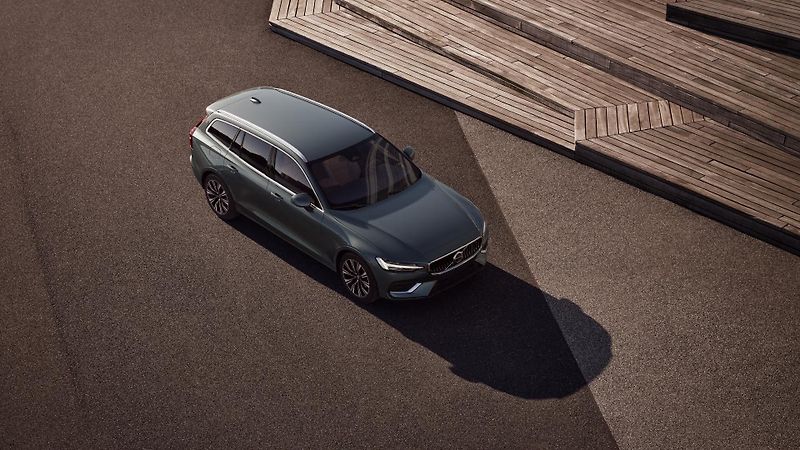 Volvo V60 (2026) B4 AUT BRIGHT PLUS - fotka 2 z 10