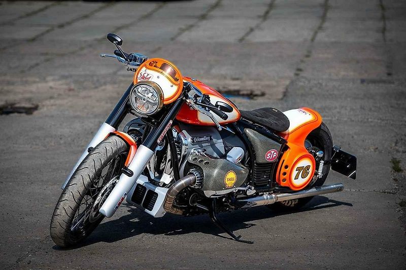 Jedna velká aukce, která se uskutečnila při nedávném Prague Car Festivalu, je za námi, další v Lysé nad Labem, už klepe na dveře. Tam je v nabídce unikátní motocykl ČZ 500 Vatikán.