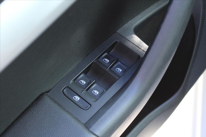 Škoda Octavia 1.6 TDI 85kW LED SERVIS KN. ČR - fotka 21 z 22