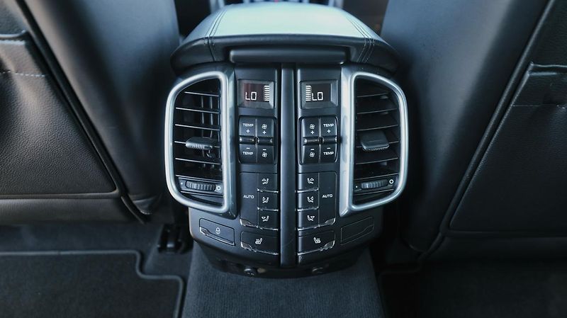 Porsche Cayenne (2011) - fotka 8 z 25