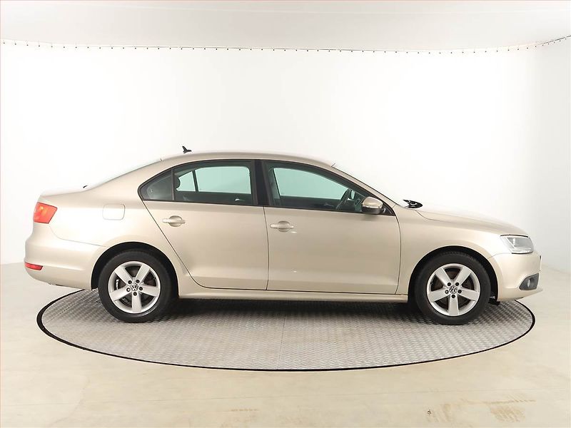Volkswagen Jetta (2012) 1.2 TSI, Serv.kniha, Tempomat - fotka 6 z 16