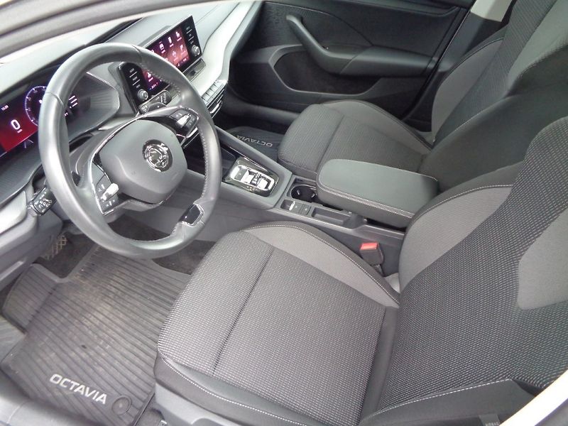 Škoda Octavia OCT.COM M-HEV AMB TS 110/1.5 A - fotka 10 z 29