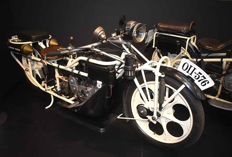 Cestovní z roku 1930.