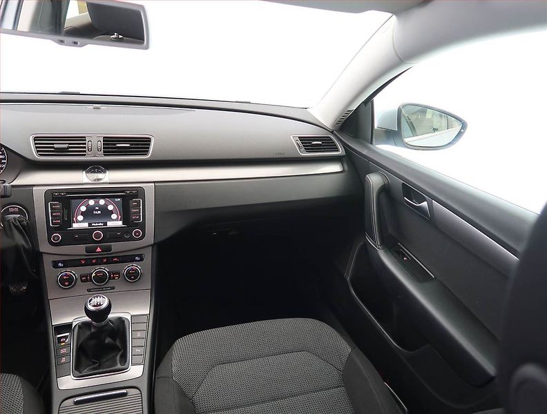 Volkswagen Passat (2012) Comfortline 2.0 TDI, Navi - fotka 8 z 21