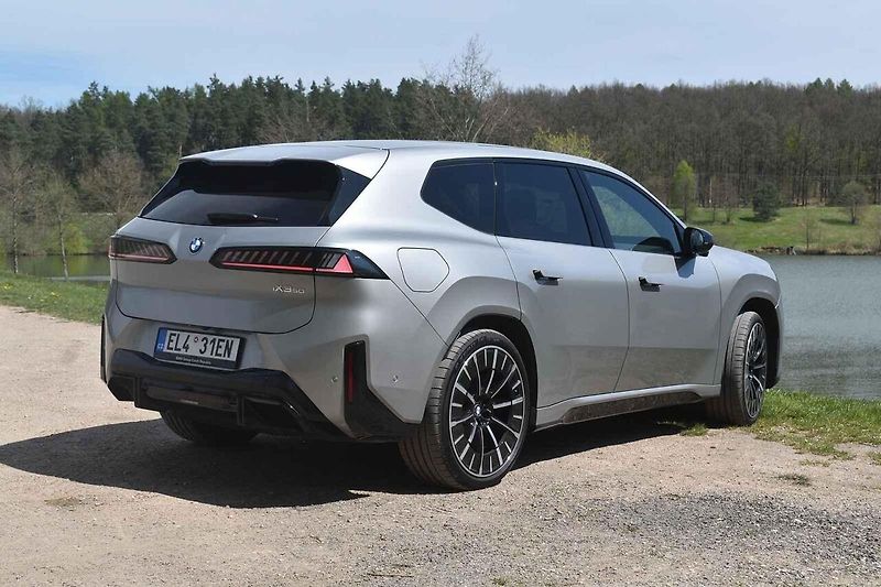 BMW iX3 je rozhodně dostatečně velký rodinný elektromobil.