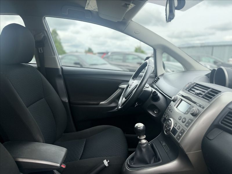 Toyota Verso 2,0 D-4D 93kW DIGIKLIMA 6KVALT - fotka 24 z 26