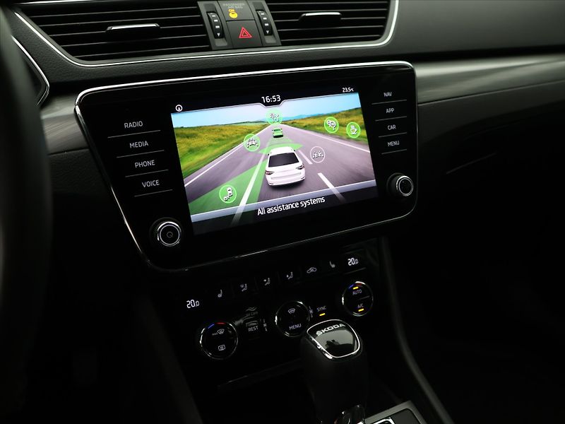 Škoda Superb 1,5 TSI 110kW Style DSG CZ DPH - fotka 21 z 33