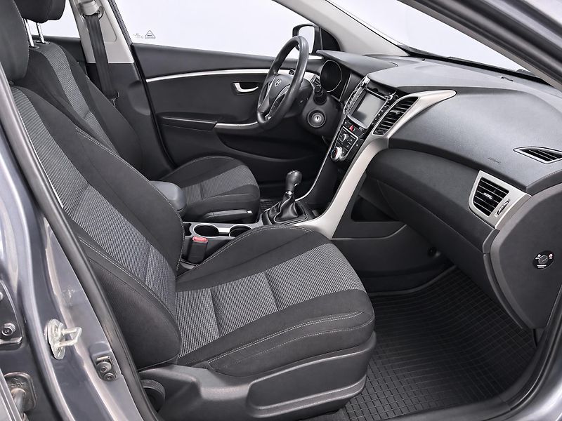 Hyundai i30 1,4 CVVT 73KW NAVI ORIG. ALU - fotka 10 z 27