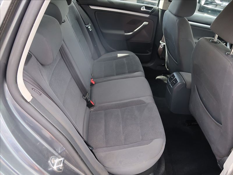 Volkswagen Golf 1,9 TDi,77kW,Aut.klima,tempoma - fotka 17 z 21
