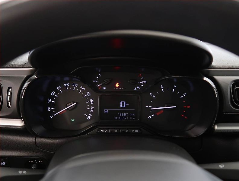Citroën C3 (2017) Feel 1.2 PureTech, Tempomat - fotka 11 z 19