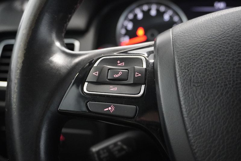 Volkswagen Touareg (2013) 3,6 V6 FSI AUTOMAT 4X4 KŮŽE - fotka 23 z 31