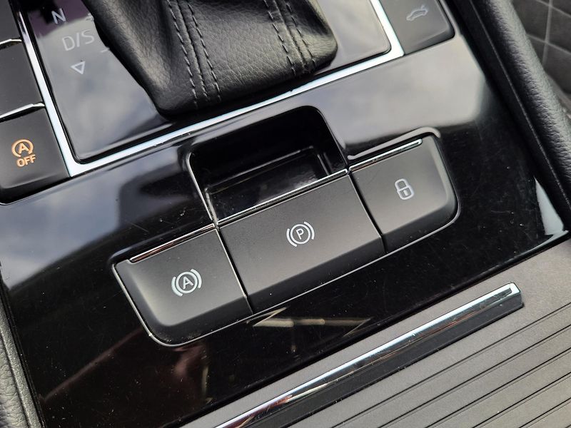 Škoda Superb 2.0 TSI 162kW DSG STYLE+ - fotka 28 z 48