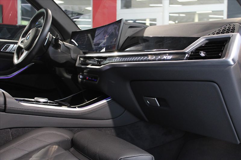 BMW X5 xDrive30d M Sport Pro DAProf/3 - fotka 26 z 34