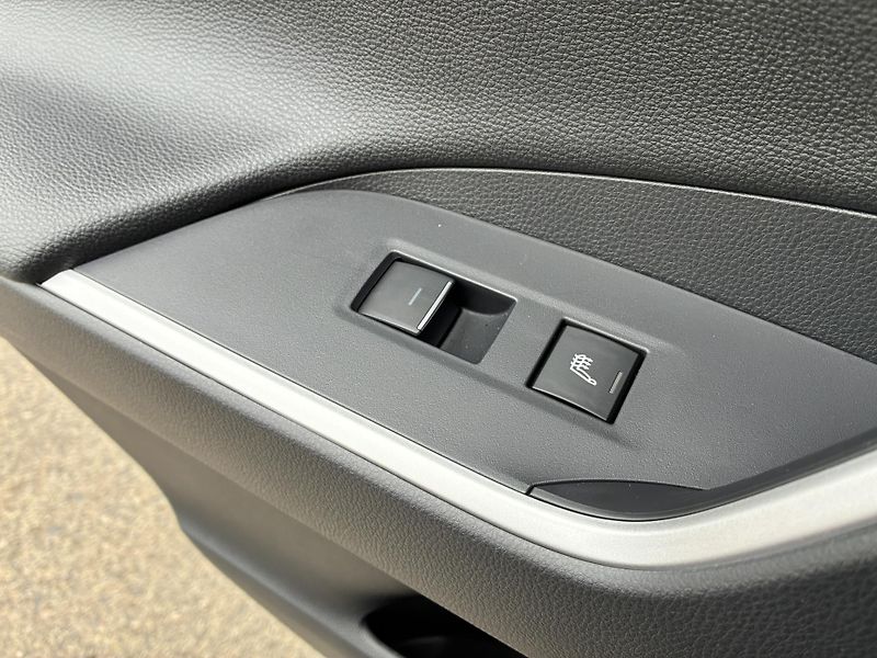 Toyota RAV4 2.5 HSD e-CVT AWD Exe. JBL - fotka 24 z 26