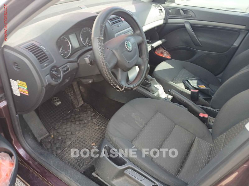 Škoda Octavia (2011) 1.6 MPi, ČR, servis.kniha, AC - fotka 3 z 3