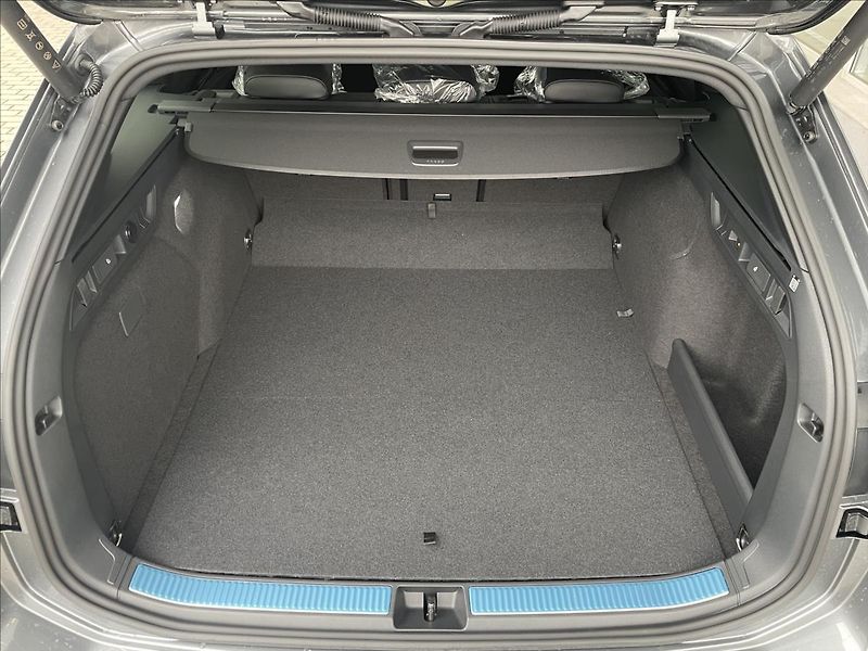 Volkswagen Passat (2025) 1,5 TSI 200 kW eHybrid  R-Line - fotka 15 z 16