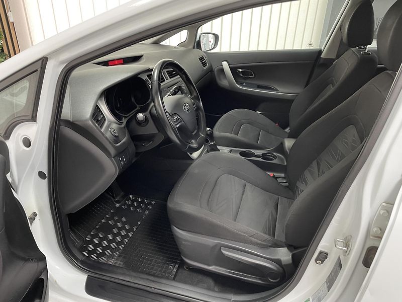 Kia Ceed 1.4 i ČR 1.MAJ.REZERVACE  - fotka 20 z 24