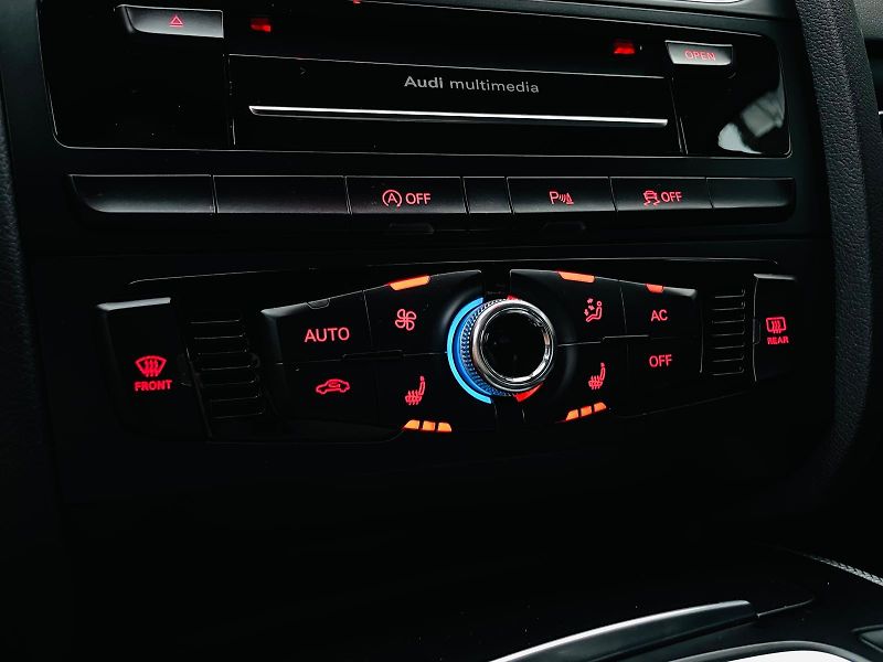 Audi A4 2.0TDI VÝHŘEV SENZORY SERVISKA - fotka 42 z 49