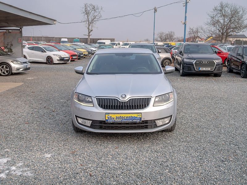 Škoda Octavia (2012) ČR 1.2TSI – NAVIGACE - fotka 2 z 44