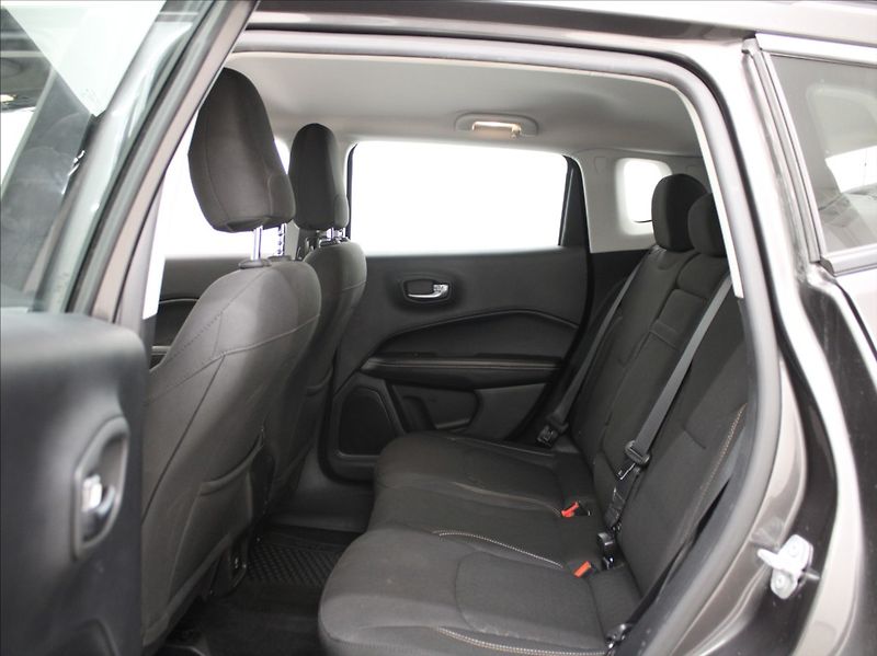 Jeep Compass 1,6 MultiJet 88kW VÝPRODEJ! - fotka 7 z 18