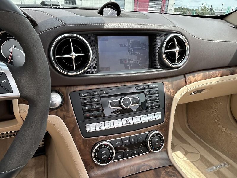 Mercedes-Benz SL 63 AMG Roadster - fotka 28 z 42