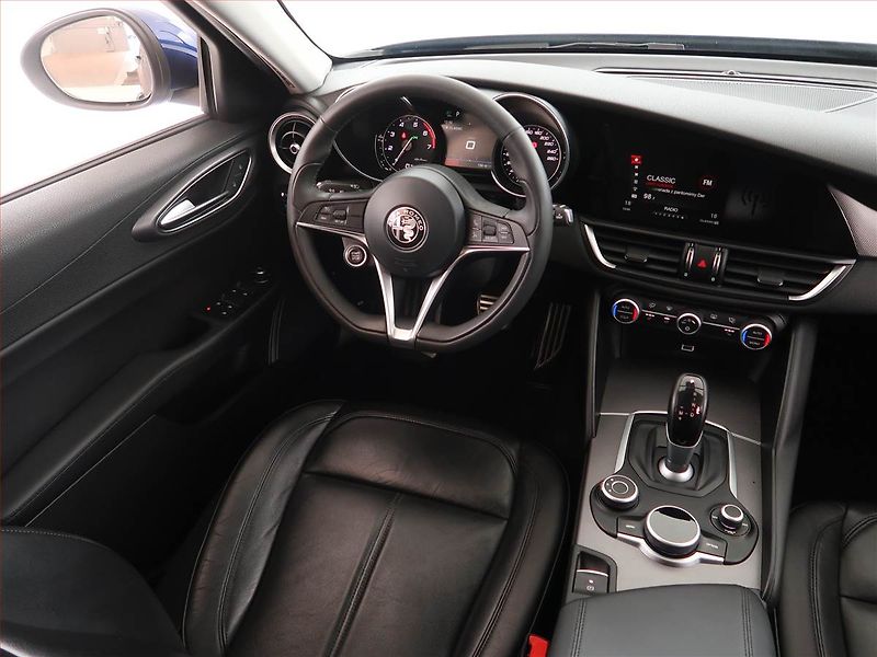 Alfa Romeo Giulia (2018) 2.0 Turbo - fotka 7 z 20