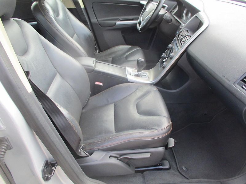 Volvo XC60 2.4 D5*AWD*NAVI*198 tkm*SUMMUM - fotka 32 z 56