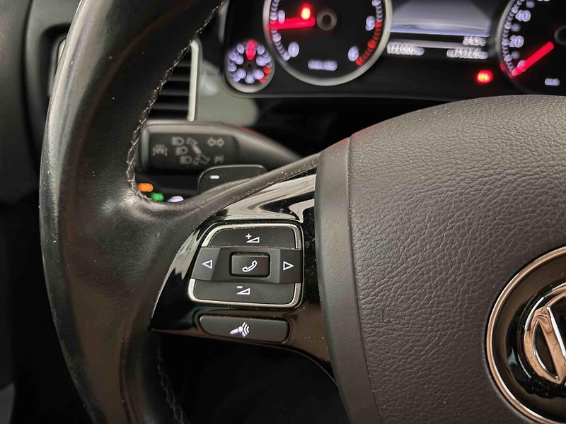 Volkswagen Touareg (2015) Exclusive V6 3,0 TDI  - fotka 27 z 35