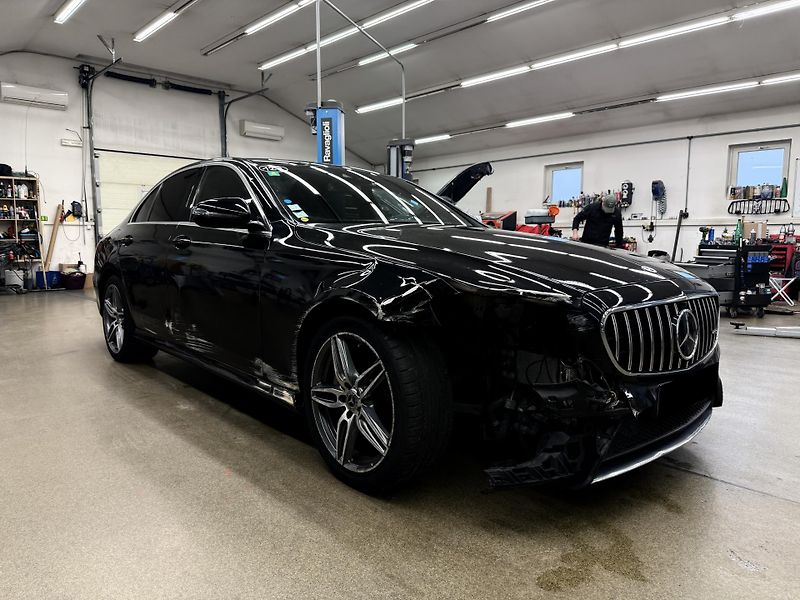 Mercedes-Benz Třídy E 220d AMG  - fotka 1 z 22