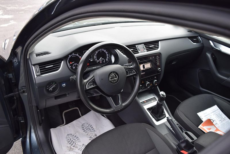 Škoda Octavia (2017) 1.5TSI 110kw AMBITION APP TEMP - fotka 21 z 50