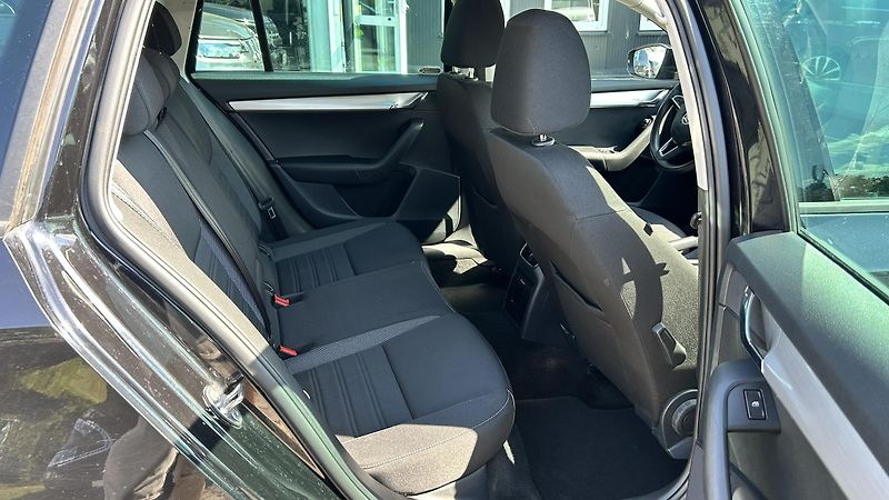 Škoda Octavia 1.5TSI Ambiente 150k 6MT  - fotka 13 z 15