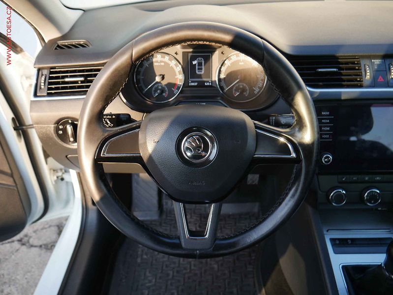 Škoda Octavia (2017) 1.6 TDi, ČR, AC, TZ - fotka 16 z 20