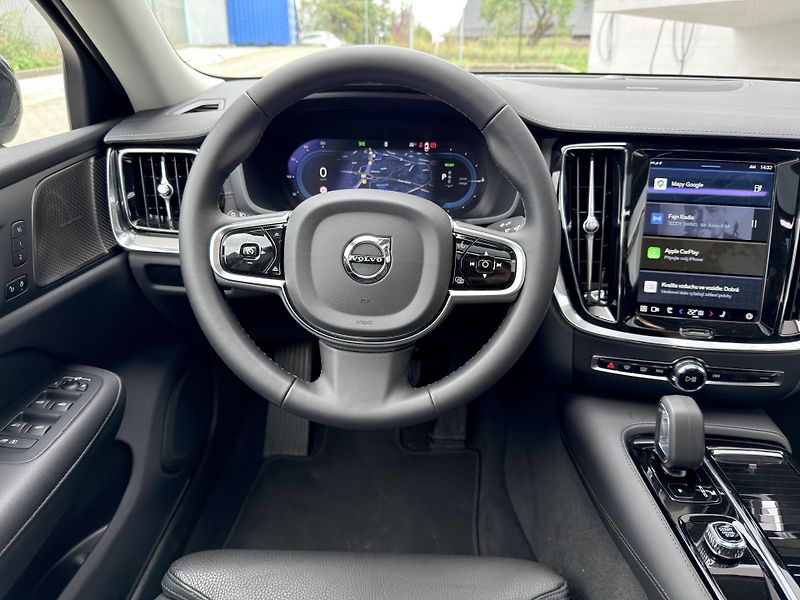 Volvo S60 T8 AWD ULTIMATE DARK // 335 kW - fotka 17 z 39