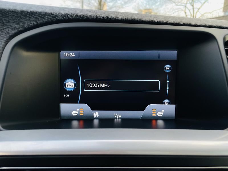 Volvo V60 2.4D5 MANUÁL VÝHŘEV SERVISKA - fotka 39 z 44