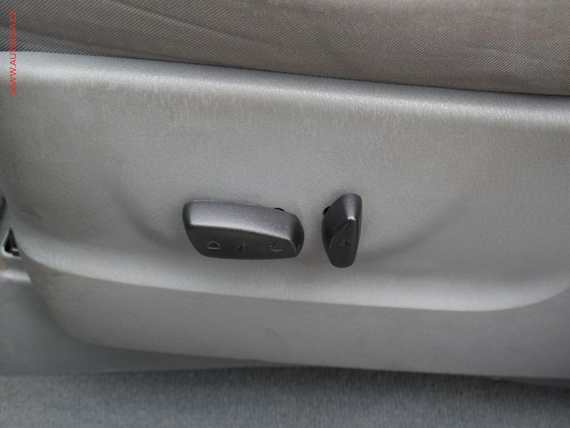 Chrysler Voyager (2005) 2.8CRD, AT, autoAC - fotka 16 z 16