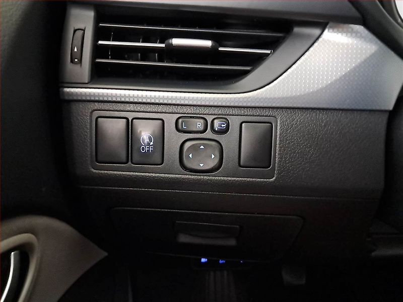 Toyota Avensis (2016) 2.0 D-4D, Navi, Tempomat - fotka 18 z 20