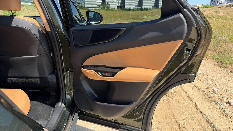 Lexus NX 450h plus 450H+ 2,5 PHEV PRESTIGE - fotka 23 z 30
