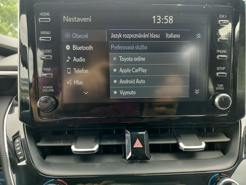Toyota Corolla 1.8 hybrid business, navigace - fotka 21 z 29