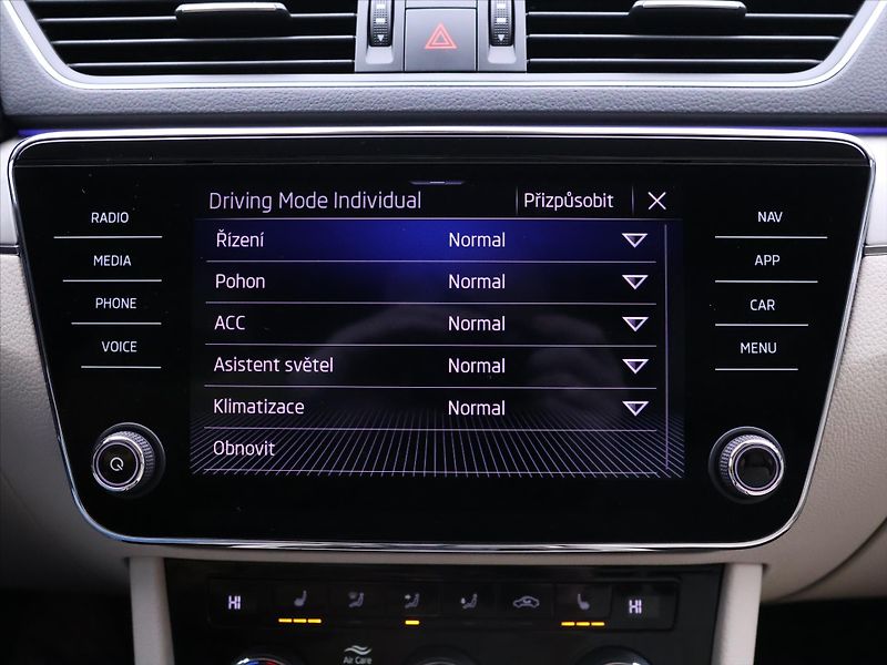 Škoda Superb 2,0 TDI  110 kW DSG DPH CZ - fotka 29 z 43