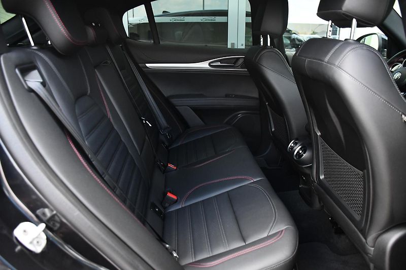 Alfa Romeo Stelvio 2.2 JTDm Competizione Q4 - fotka 19 z 40