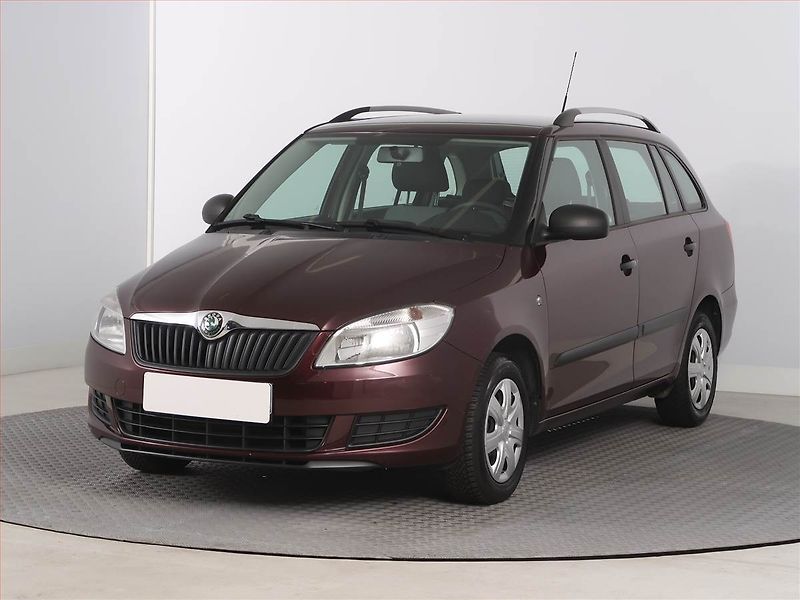 Škoda Fabia (2011) 1.2 TSI, Park. senzory - fotka 2 z 14