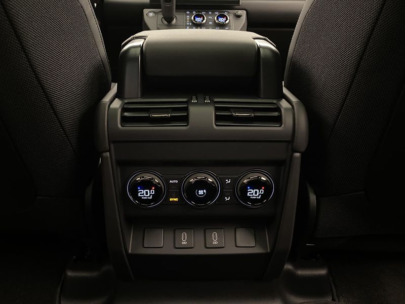 Land Rover Defender (2026) 110 P635 OCTA BLACK AWD AUT - fotka 27 z 64