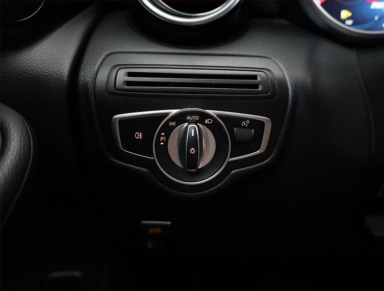 Mercedes-Benz GLC (2022) 200 d 4MATIC - fotka 15 z 18