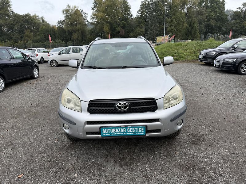 Toyota RAV4 2.2 D4-D 4x4 KLIMA  REZERVACE - fotka 2 z 23