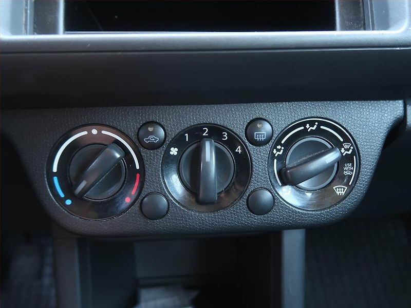 Suzuki Swift (2010) 1.3 - fotka 13 z 15