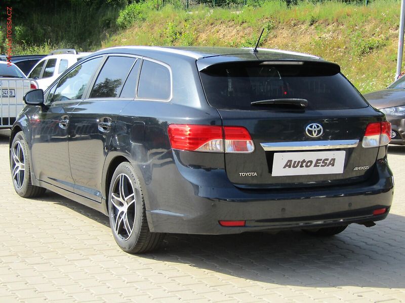 Toyota Avensis (2013) 2.2 D-4D, ČR, AC, navi - fotka 4 z 16