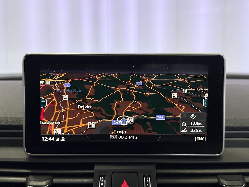 Audi Q5 2.0 PHEV QUATTRO S-LINE, PANO, - fotka 14 z 30
