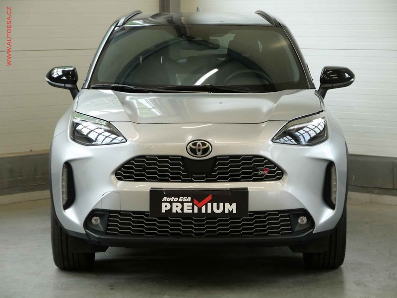 Toyota Yaris Cross (2023) 1.5e-CVT, 1.maj,ČR, AT, LED - fotka 2 z 23