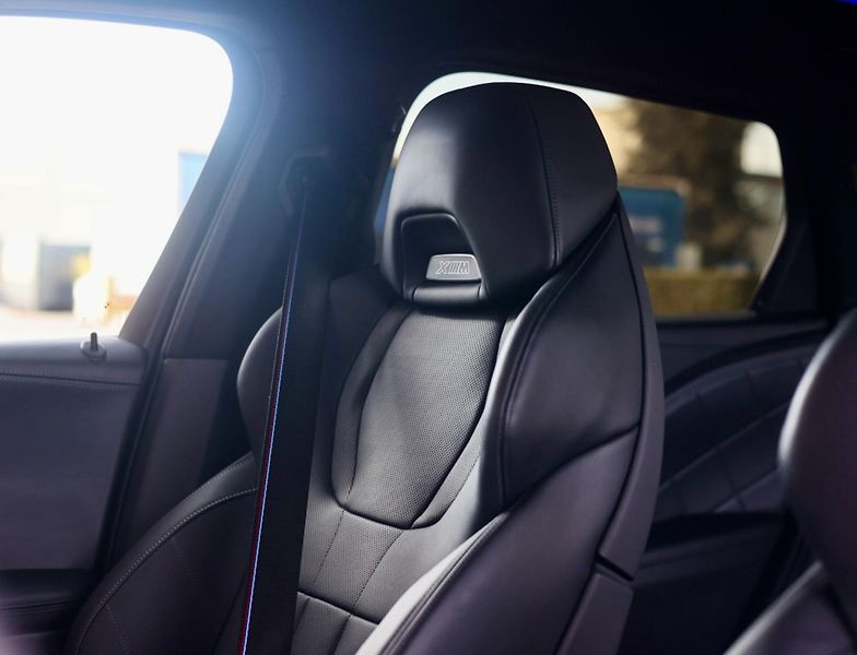 BMW XM (2023) 4.4 V8 ehybrid 480 KW - fotka 36 z 57